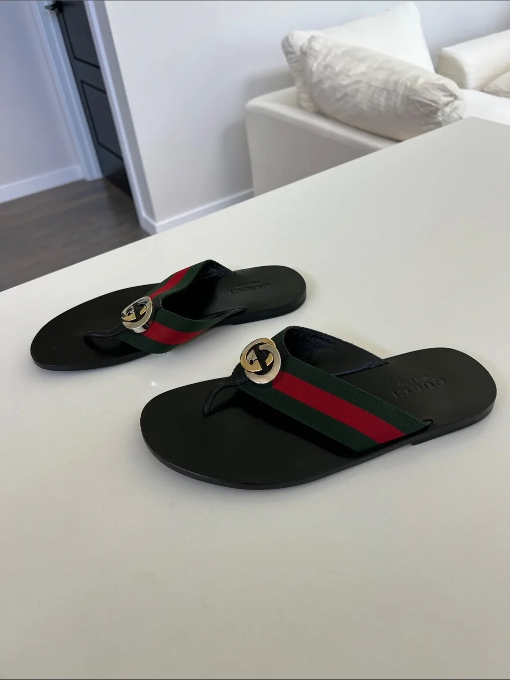 Gucci kika GG green and red stripe web black flat sandals flip flops size 6